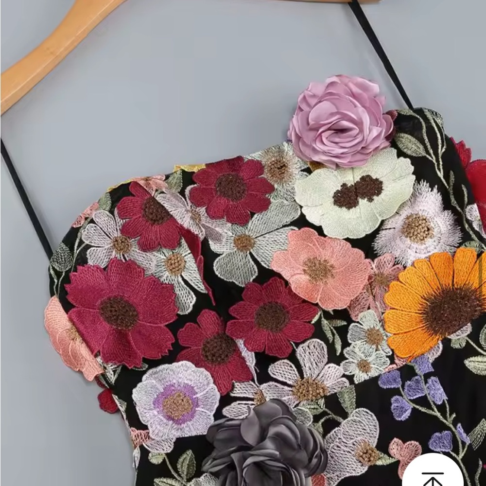 Elegant Floral Strapless Dress - Picture 4 of 4
